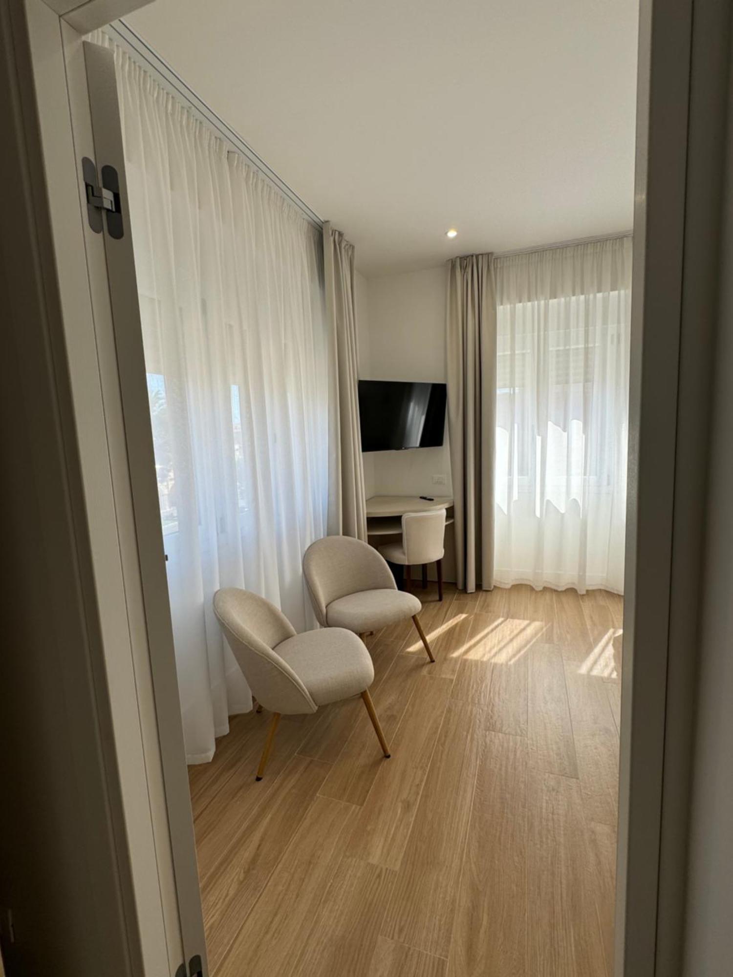 Feel Boutique Rooms Ористано Екстериор снимка