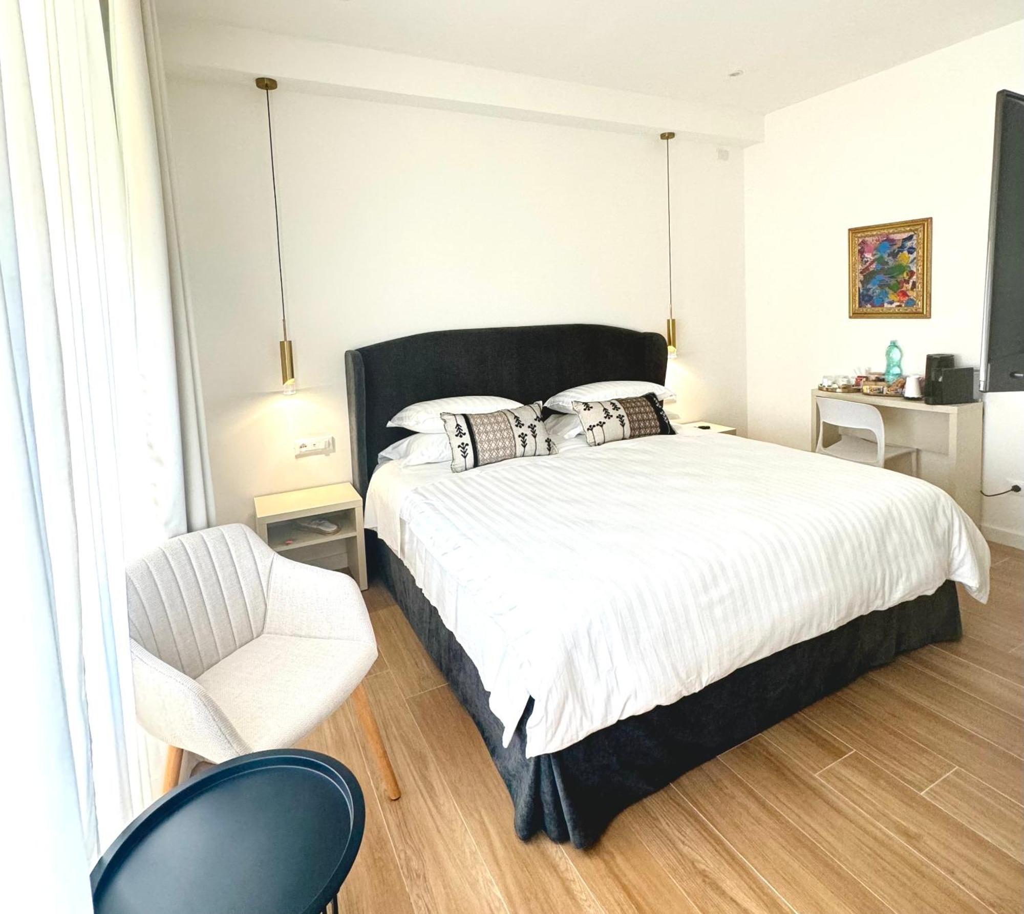 Feel Boutique Rooms Ористано Екстериор снимка